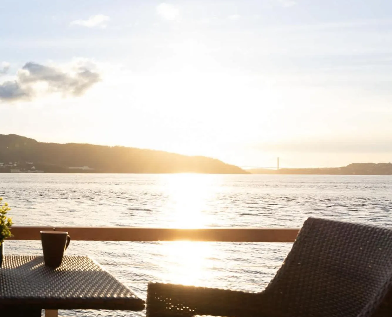Apartment Heimby Homes - Balcony Above The Sea Bergen Norway