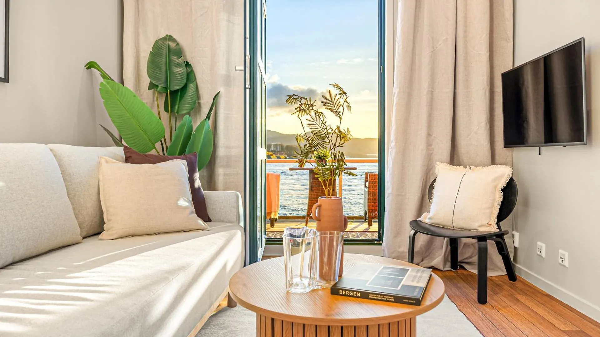 Heimby Homes - Balcony Above The Sea Bergen Norway