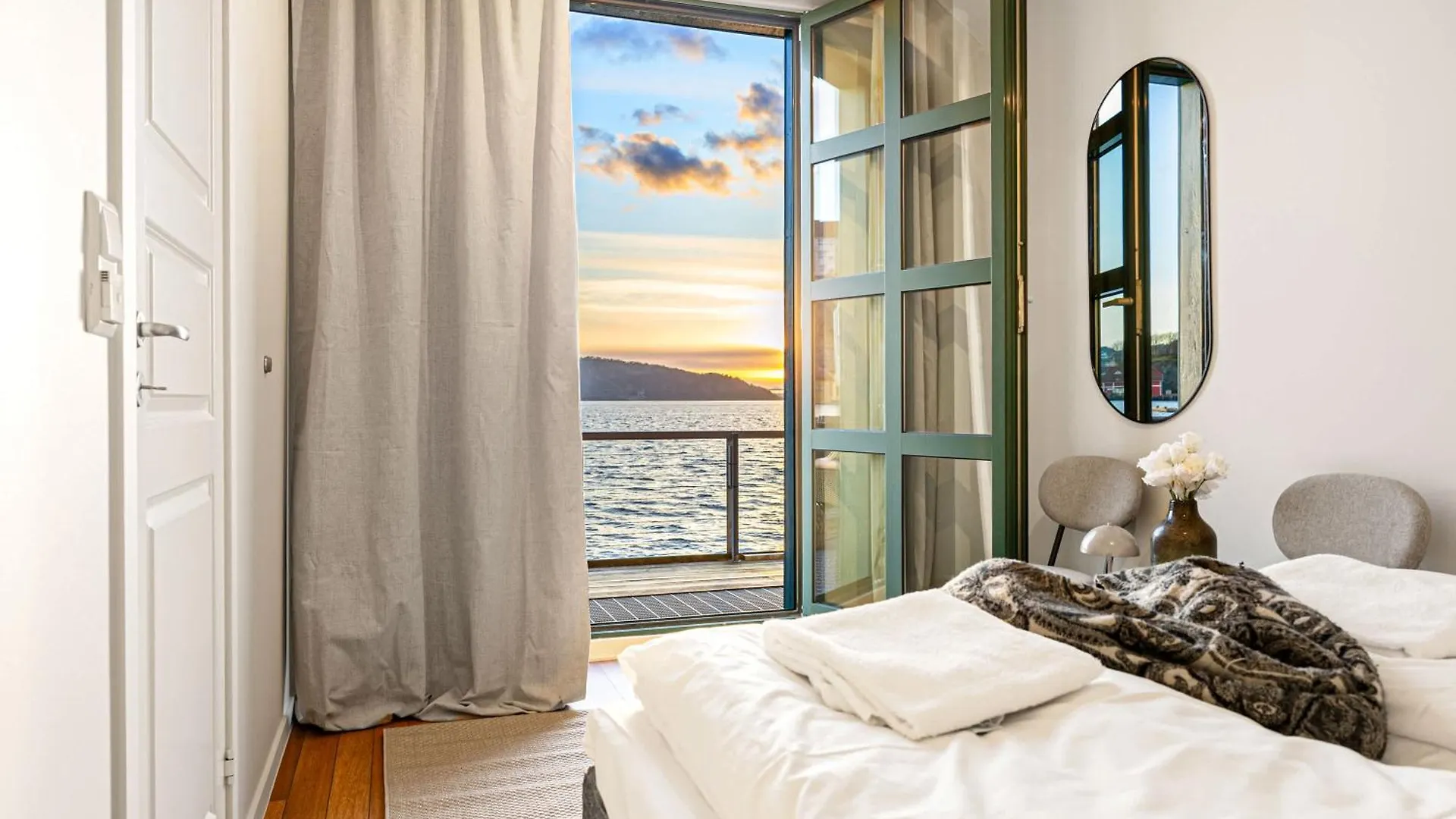 Heimby Homes - Balcony Above The Sea Bergen 0*,